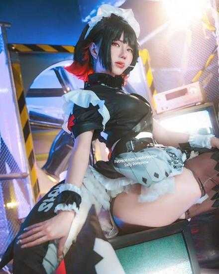 COSPLAY图赏：大马正妹COS《绝区零》鲨鱼妹 比基尼泳装大秀美体